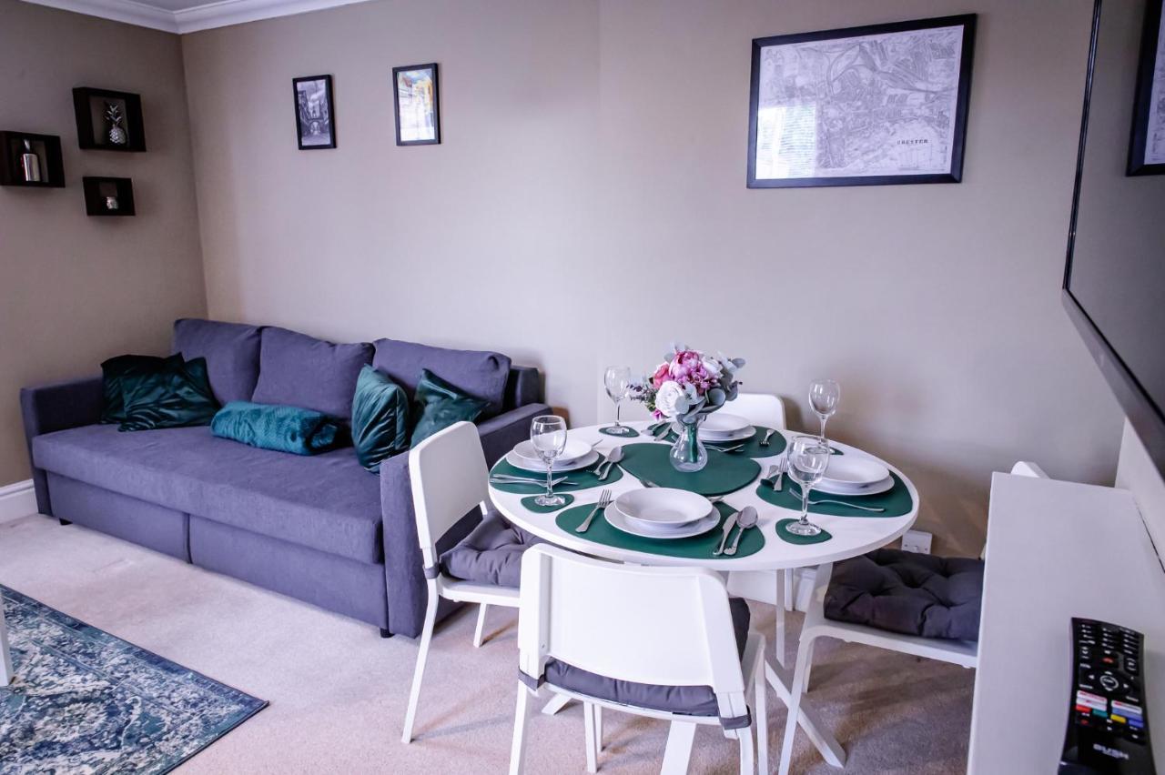 تشيستر Lord Street - 2 Beautiful Apartments - Sleep Up To 14 Guests - By Rework Accommodation المظهر الخارجي الصورة