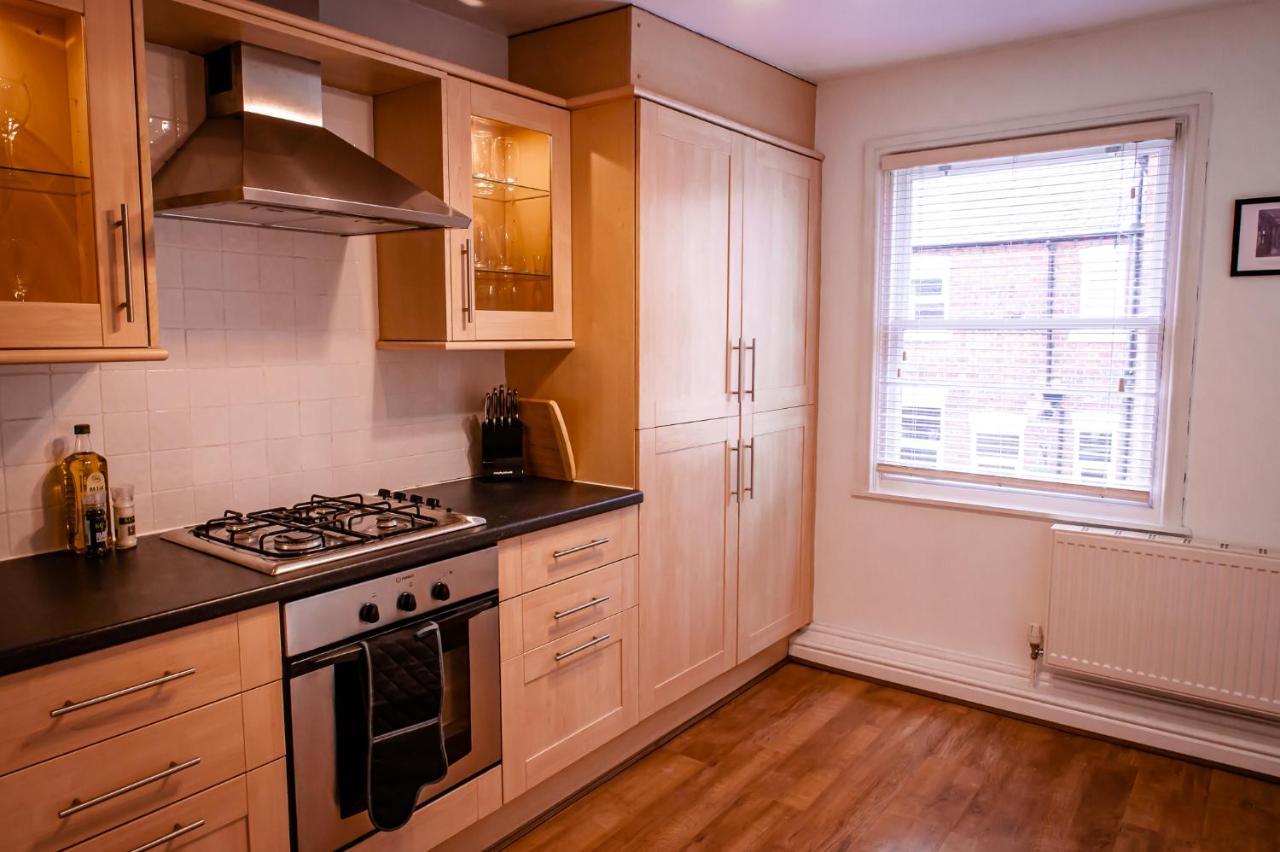 تشيستر Lord Street - 2 Beautiful Apartments - Sleep Up To 14 Guests - By Rework Accommodation المظهر الخارجي الصورة